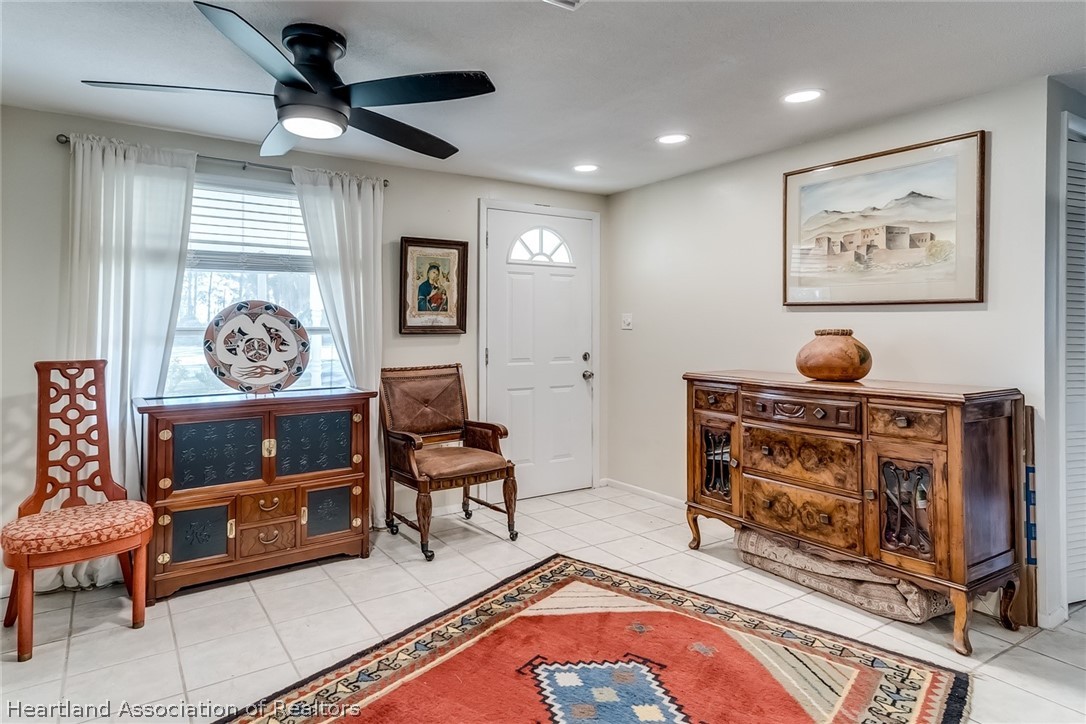 3264 Golfview Road Sebring, FL 33875 - Photo 9 of 27 a living room with furniture a rug and a window