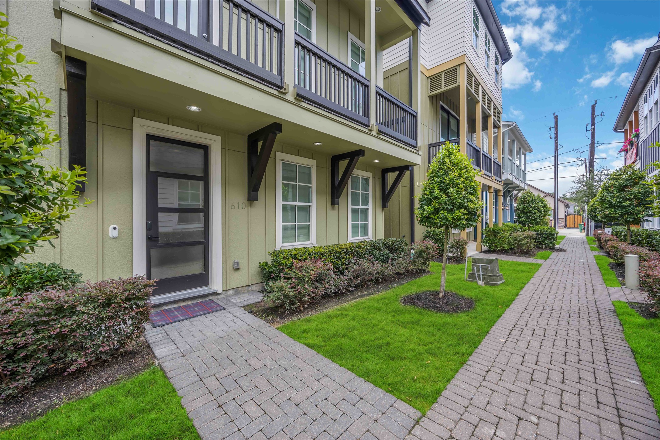 610 Delmar Street Houston, TX 77023 - Photo 1 of 27 a front view of a house