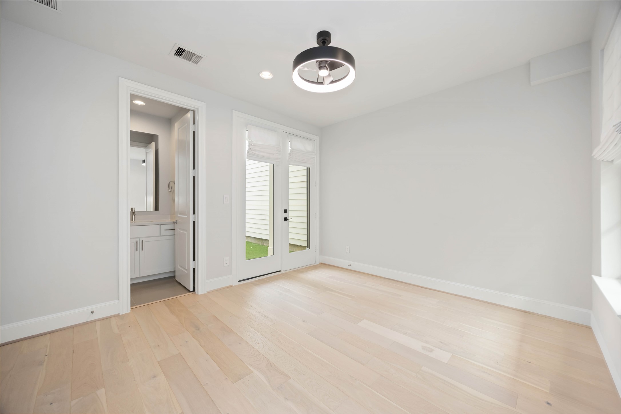 610 Delmar Street Houston, TX 77023 - Photo 11 of 27 a view of an empty room and a window