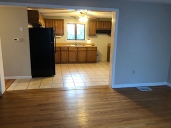 38 Penrose Street Springfield, MA 01109 - Photo 5 of 22