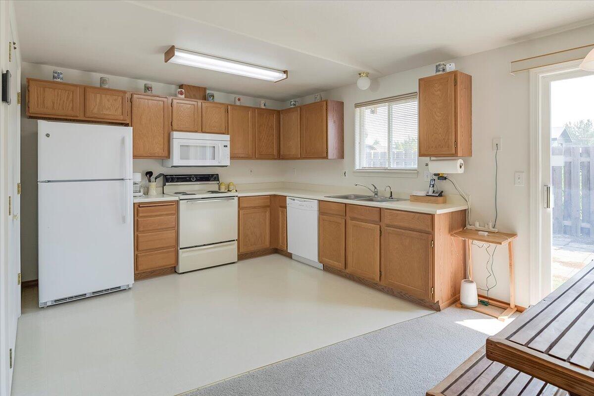 1712 Southwest 35th Street Redmond, OR 97756 - Photo 2 of 26 12-1712 SW 35th St, Redmond-12
