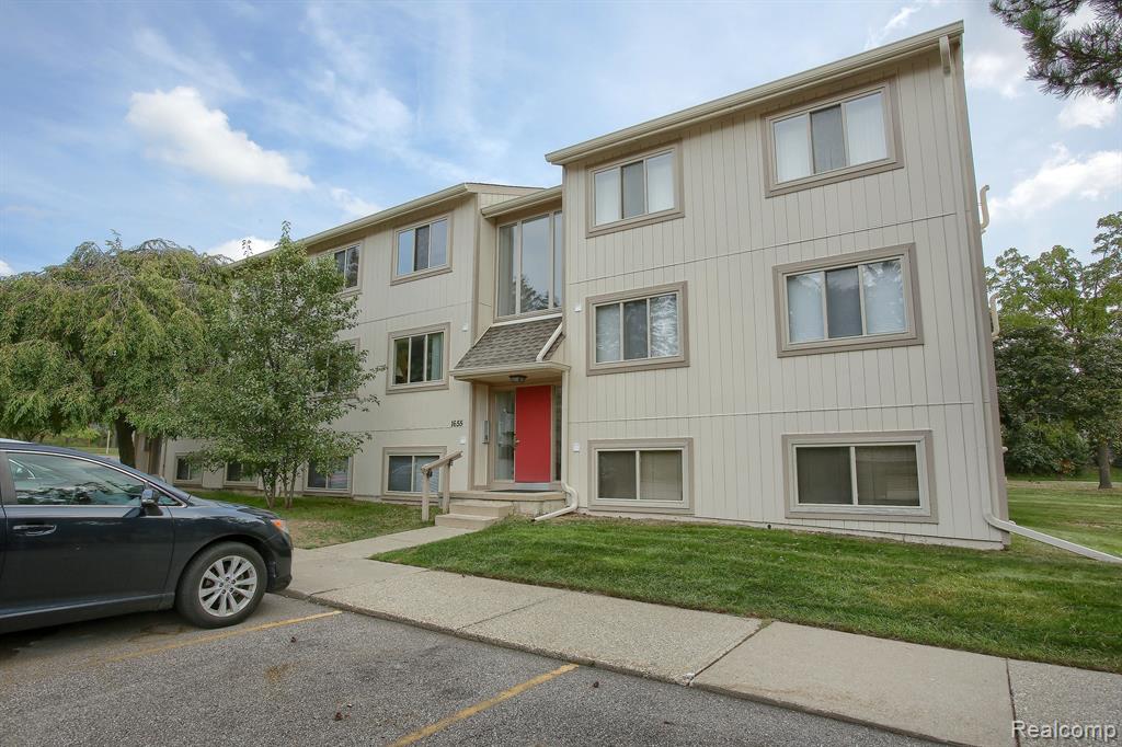 1655 Riverside Drive, Unit 7 Rochester Hills, MI 48309 - Photo 2 of 23