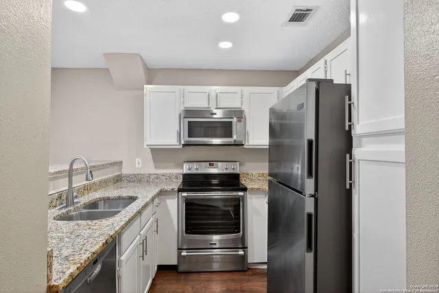 $1,299 | 4107 Medical Drive, Unit 2204, San Antonio, TX 78229