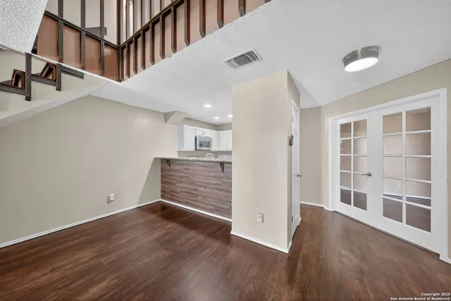 $1,299 | 4107 Medical Drive, Unit 2204, San Antonio, TX 78229