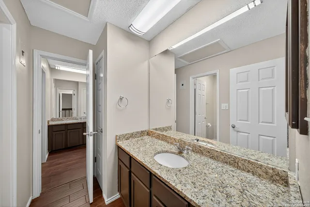 $1,299 | 4107 Medical Drive, Unit 2204, San Antonio, TX 78229