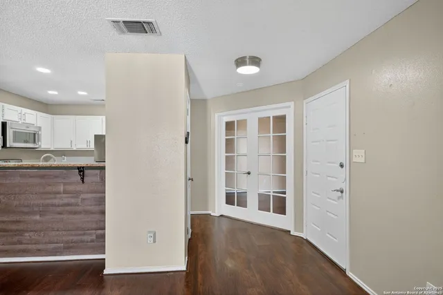 $1,299 | 4107 Medical Drive, Unit 2204, San Antonio, TX 78229