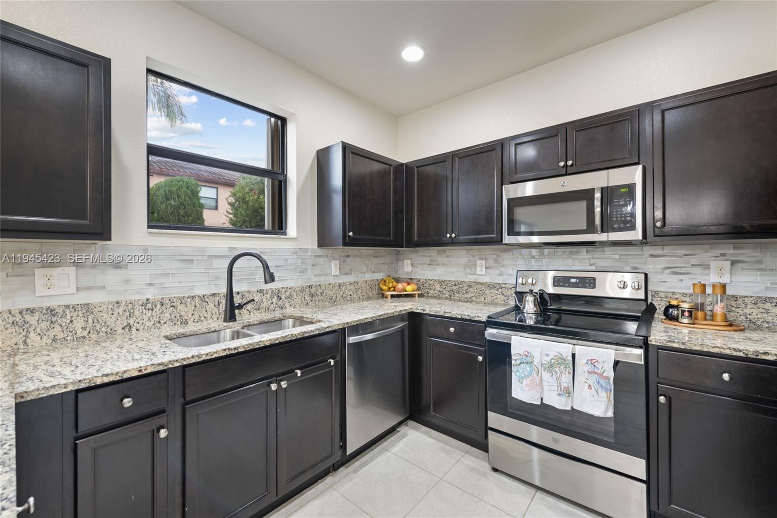 3777 Southeast 3rd Street Homestead, FL 33033 - Photo 12 of 34