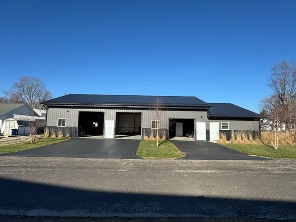 $325,000 | 15 East 1st Street, Milledgeville, IL 61051