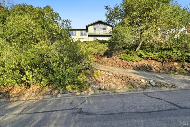 $1,049,000 | 5827 La Cuesta Drive, Santa Rosa, CA 95409