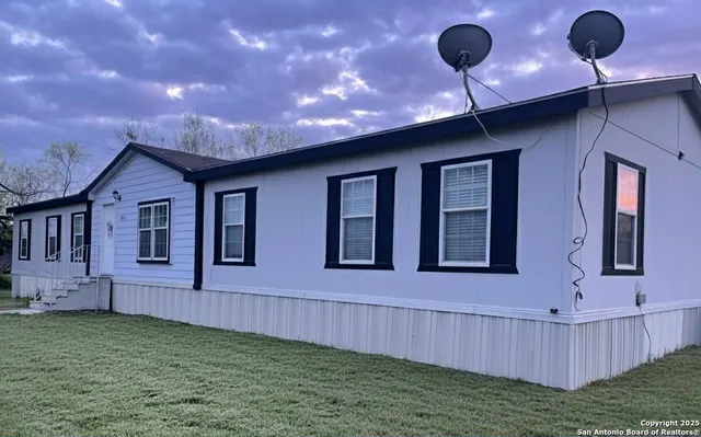 $174,000 | 202 10th Street, Christine, TX 78012