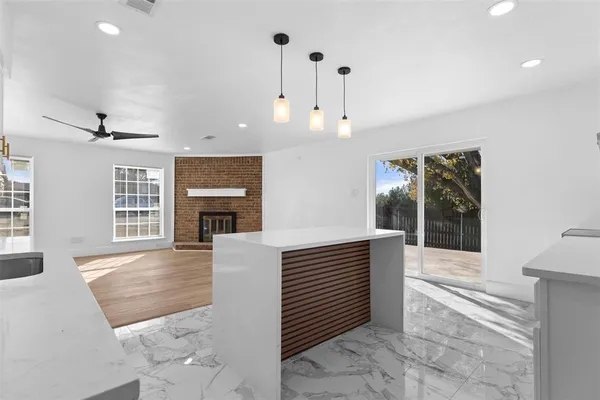 a view of an entryway with a livingroom