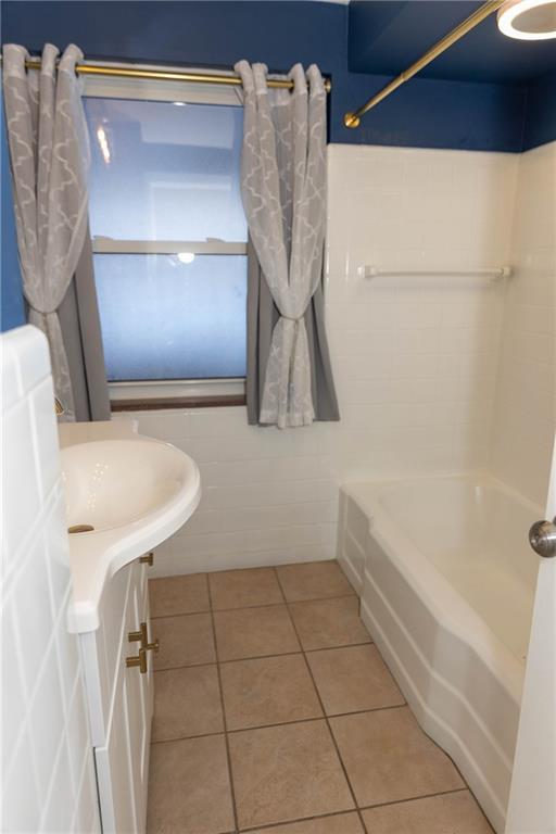 2523 Collins Road Pittsburgh, PA 15235 - Photo 12 of 27 Main Floor Bathroom