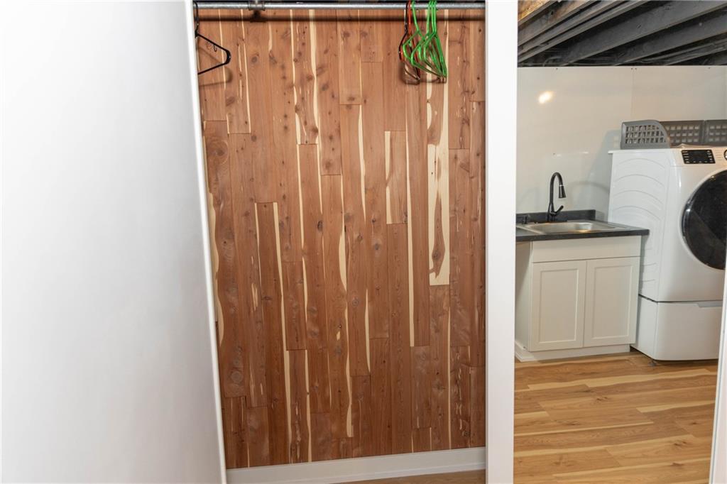 2523 Collins Road Pittsburgh, PA 15235 - Photo 21 of 27 Closet