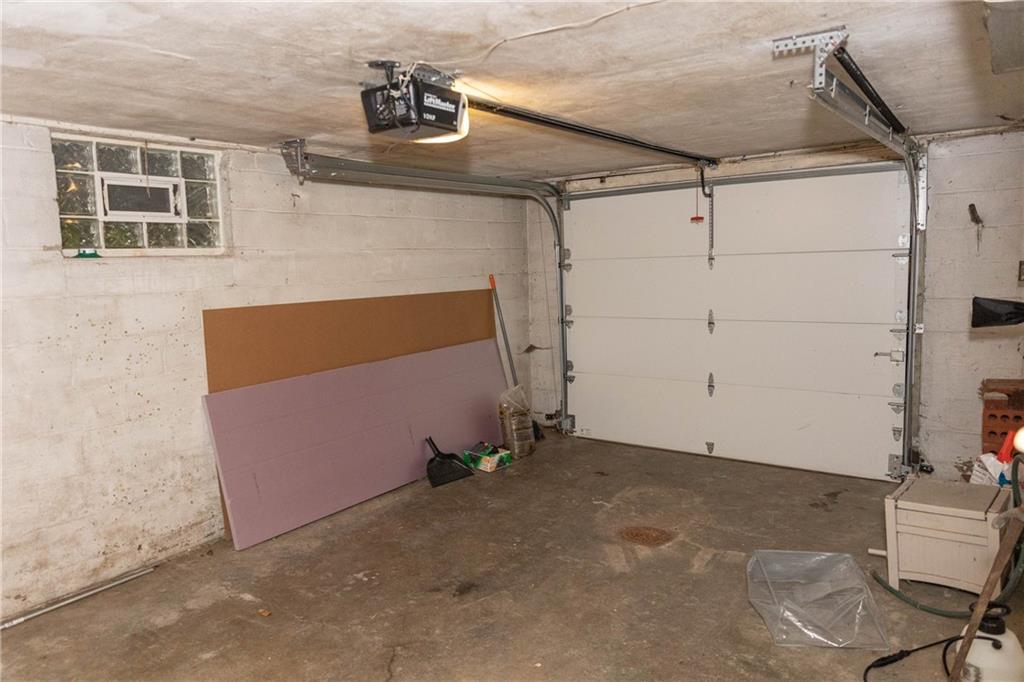 2523 Collins Road Pittsburgh, PA 15235 - Photo 24 of 27 Garage