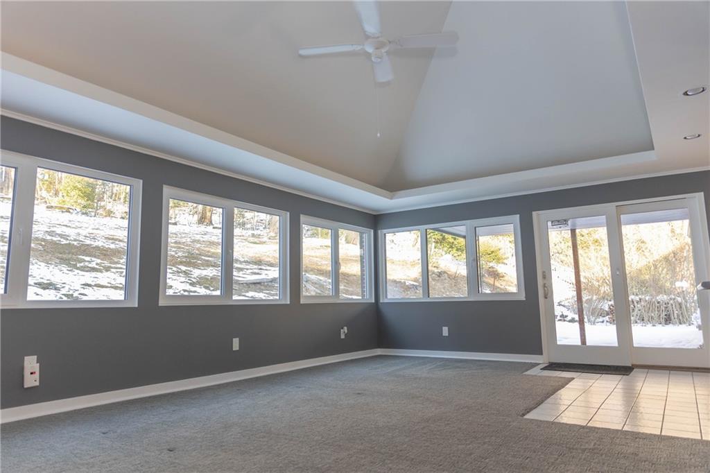 2523 Collins Road Pittsburgh, PA 15235 - Photo 5 of 27 Family Room