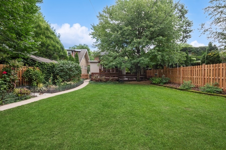 606 Barton Avenue Evanston, IL 60202 - Photo 23 of 27 a view of a backyard with large trees