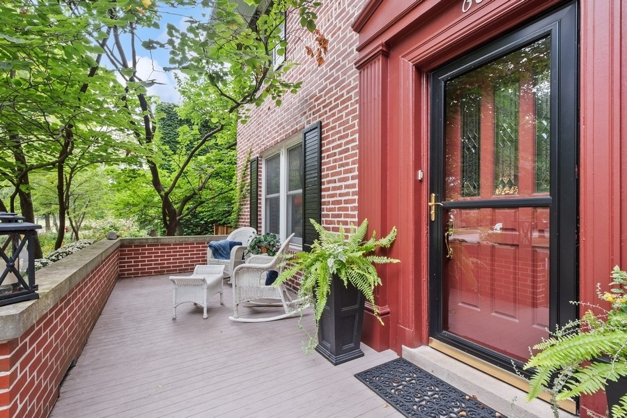 606 Barton Avenue Evanston, IL 60202 - Photo 3 of 27 a view of balcony with chairs and a potted plant