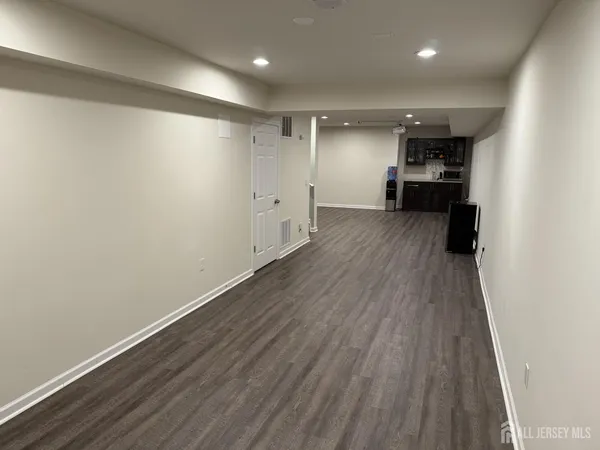 $4,000 | 8 Andrews Way, Piscataway, NJ 08854