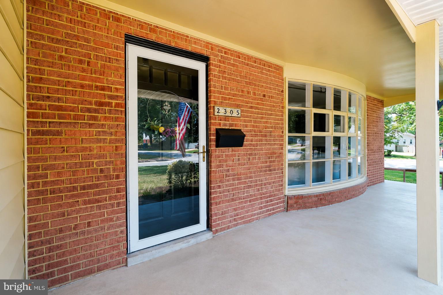 2305 Londonderry Road Alexandria, VA 22308 - Photo 5 of 20 Front Entry