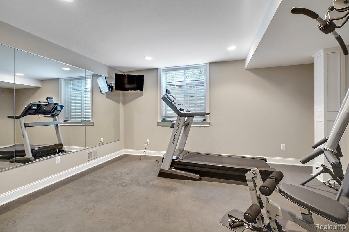 5779 Murfield Drive Rochester, MI 48306 - Photo 46 of 60 5779 Murfield_46.jpg