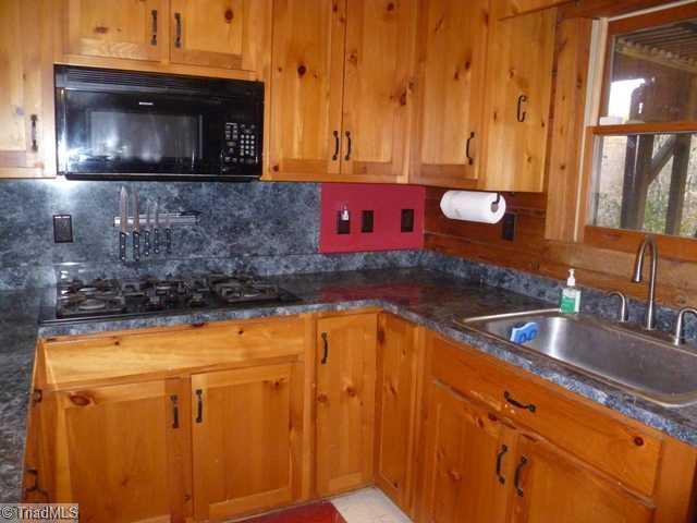 1611 Nighthawk Road Asheboro, NC 27205 - Photo 5 of 16 Kitchen.