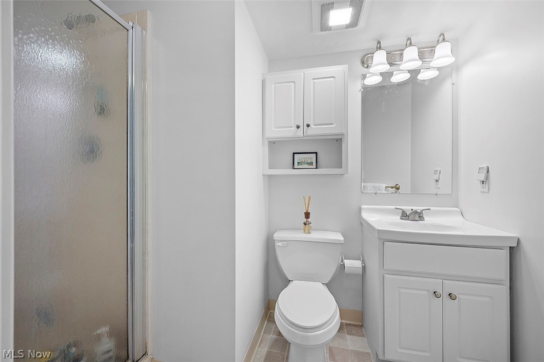 116 Fernwood Road Chagrin Falls, OH 44022 - Photo 14 of 25 First Floor Bedroom Suite Bath