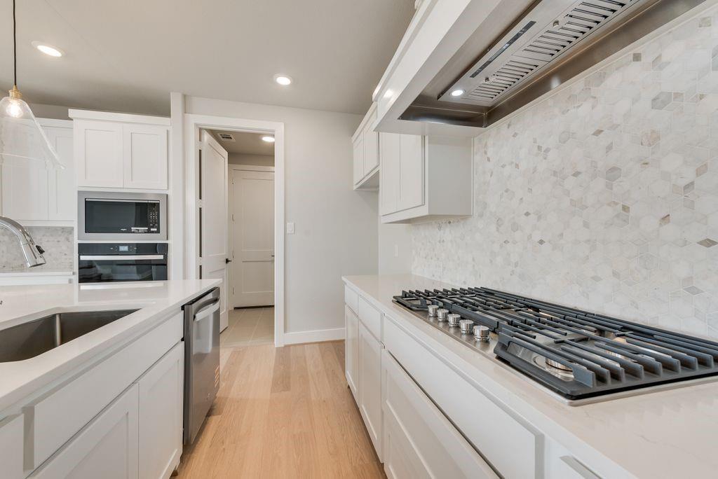 656 Blakelys Way Fate, TX 75189 - Photo 9 of 38