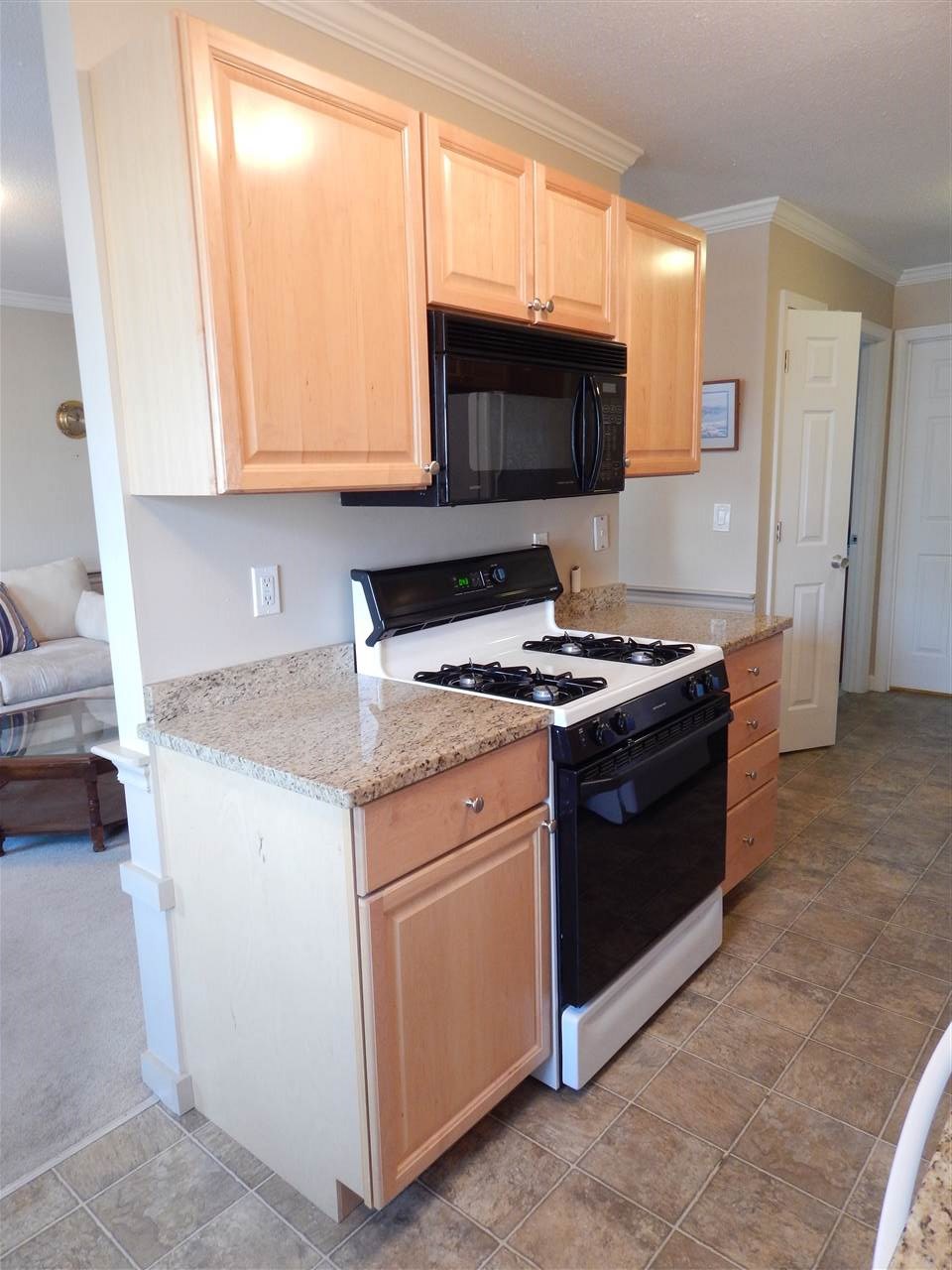 91 Winnacunnet Road, Unit 4 Hampton, NH 03842 - Photo 4 of 31
