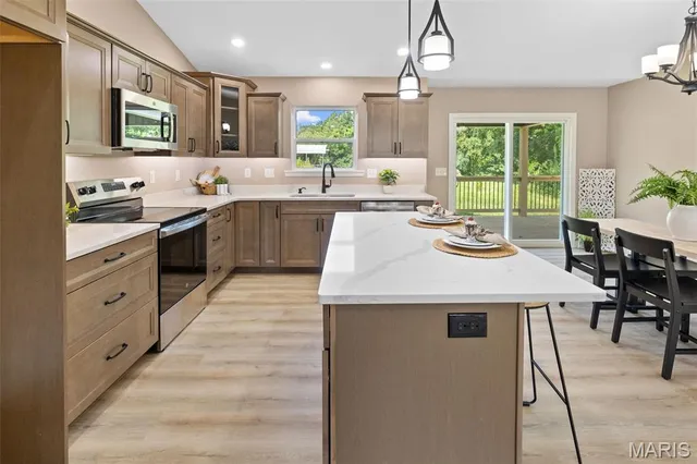 $340,000 | 6404 Winter Court, Godfrey, IL 62035