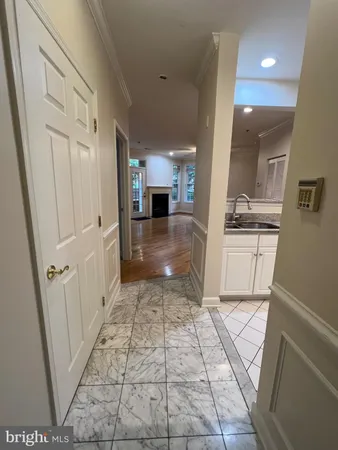 $3,345 | 1320 North Wayne Street, Unit 106, Arlington, VA 22201