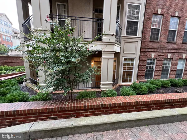 $3,345 | 1320 North Wayne Street, Unit 106, Arlington, VA 22201