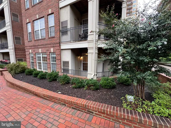 $3,345 | 1320 North Wayne Street, Unit 106, Arlington, VA 22201