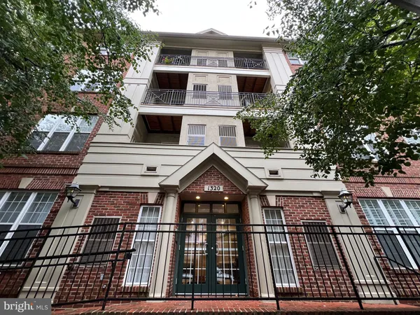 $3,345 | 1320 North Wayne Street, Unit 106, Arlington, VA 22201