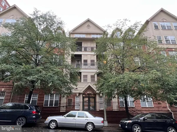 $3,345 | 1320 North Wayne Street, Unit 106, Arlington, VA 22201