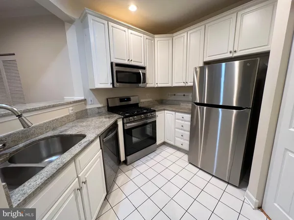 $3,345 | 1320 North Wayne Street, Unit 106, Arlington, VA 22201