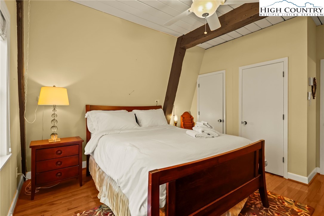 207 Pinnacle Ridge Road Beech Mountain, NC 28604 - Photo 25 of 48 a bedroom with a bed and a dresser