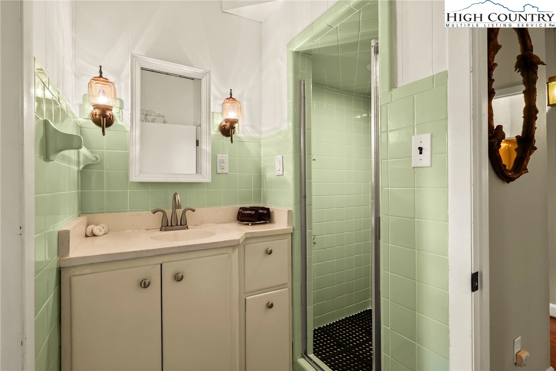 207 Pinnacle Ridge Road Beech Mountain, NC 28604 - Photo 28 of 48 a bathroom with a sink and a mirror