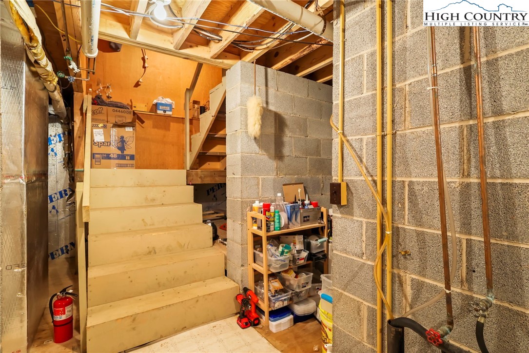 207 Pinnacle Ridge Road Beech Mountain, NC 28604 - Photo 48 of 48 a view of entryway with shower