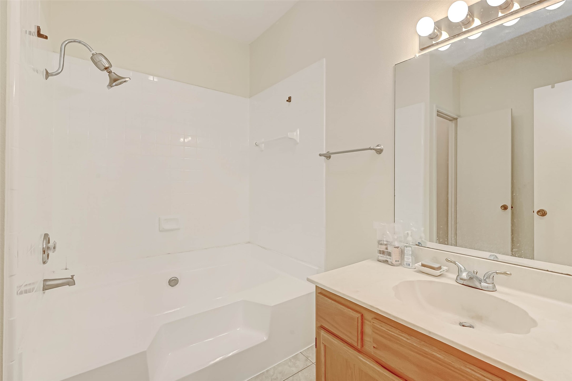 3780 Tanglewilde Street, Unit 604 Houston, TX 77063 - Photo 38 of 46