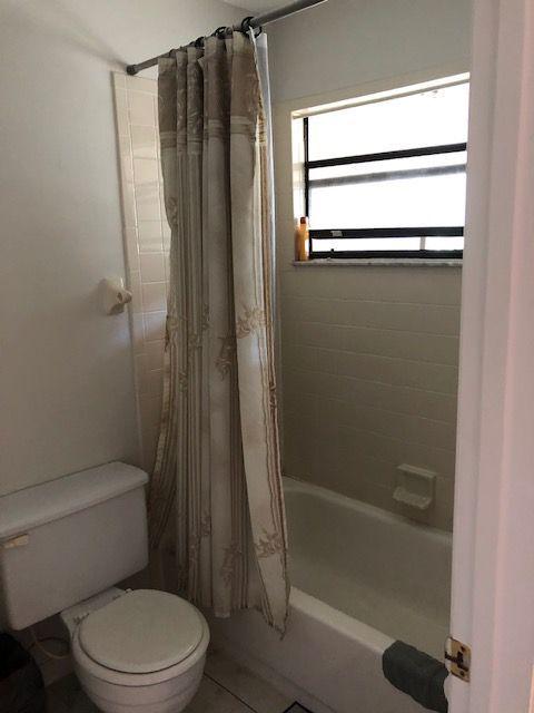 5310 Elmhurst Road, Unit E West Palm Beach, FL 33417 - Photo 21 of 24 Guest bathroom