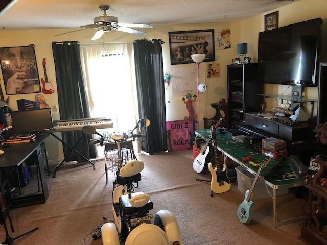5310 Elmhurst Road, Unit E West Palm Beach, FL 33417 - Photo 9 of 24 Living room