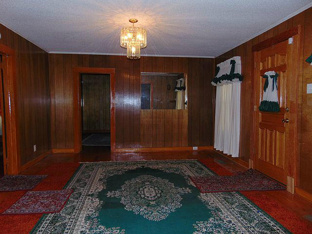 115 Post Oak Road Ringgold, GA 30736 - Photo 2 of 4 living room 2