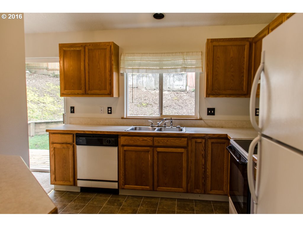 2341 Southeast Regner Road Gresham, OR 97080 - Photo 5 of 19 Gallery Image 5