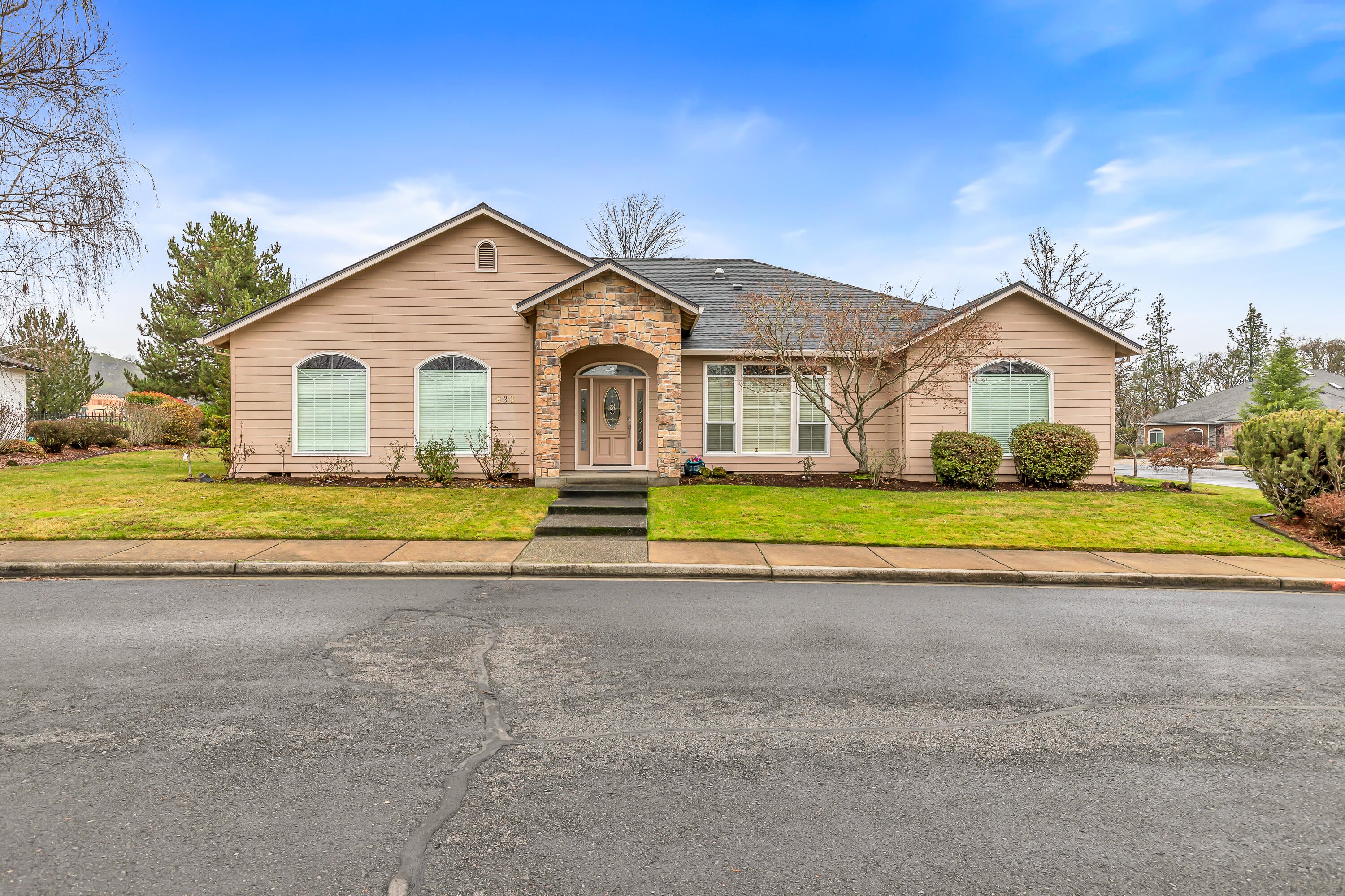 233 Keystone Way Eagle Point, OR 97524 - Photo 1 of 38 9R9A1160