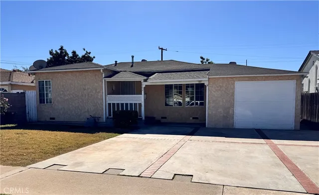 a front view of house with yard