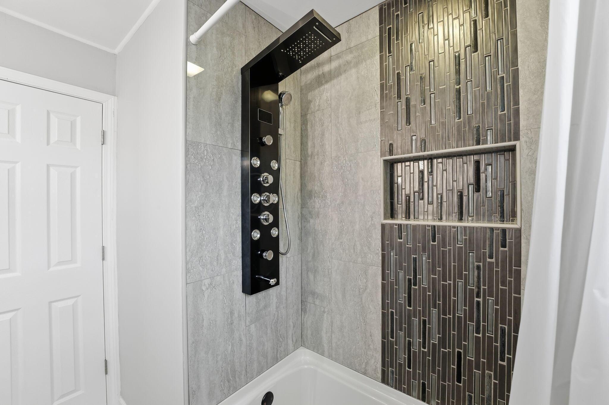 1260 Country Club Road Columbus, OH 43227 - Photo 19 of 28 Lower Bathroom