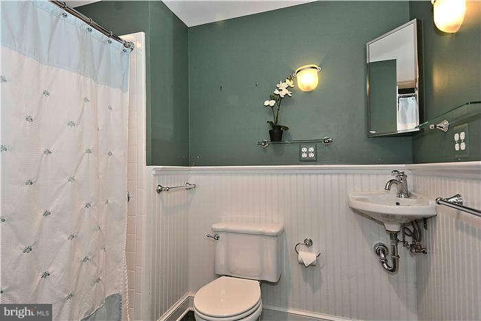 15701 Tierra Drive Silver Spring, MD 20906 - Photo 15 of 30 Full bath on main level with roll in shower