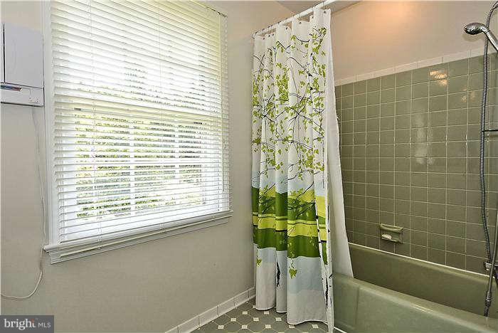 15701 Tierra Drive Silver Spring, MD 20906 - Photo 22 of 30 Tub/shower area of master bathroom.