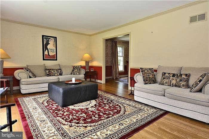 15701 Tierra Drive Silver Spring, MD 20906 - Photo 5 of 30 Living Room