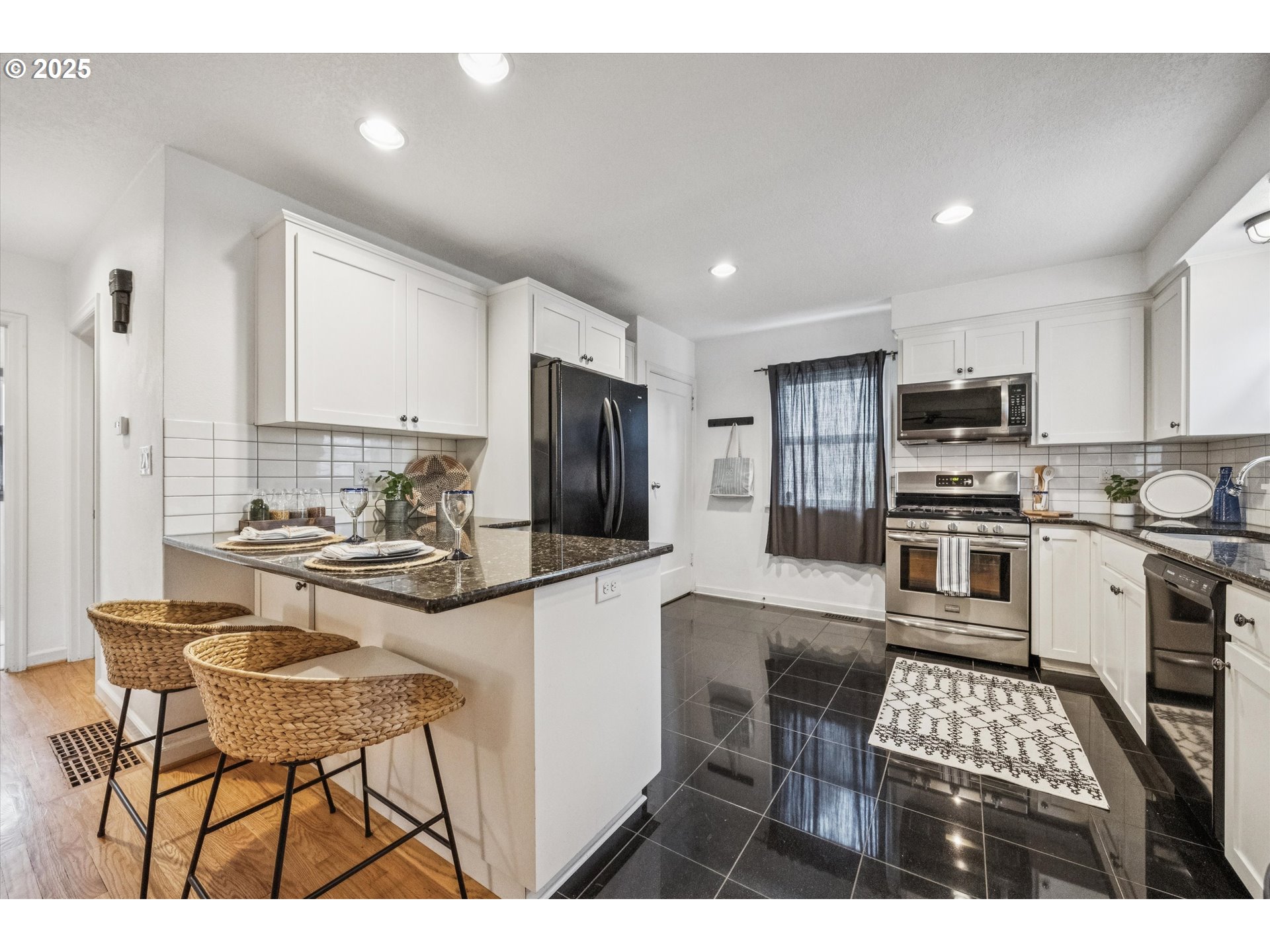 6443 Northeast 33rd Avenue, Unit A Portland, OR 97211 - Photo 13 of 27